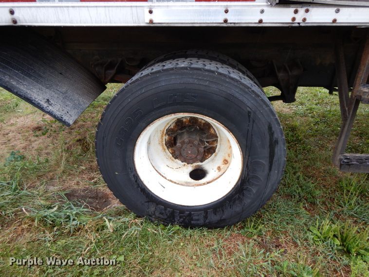 image for item HJ9587 2001 International 4700  box truck