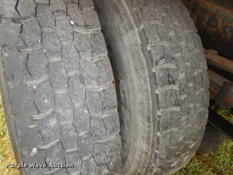 image for item HJ9587 2001 International 4700  box truck