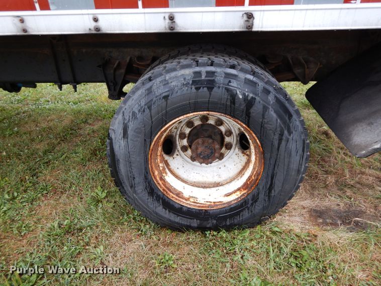 image for item HJ9587 2001 International 4700  box truck