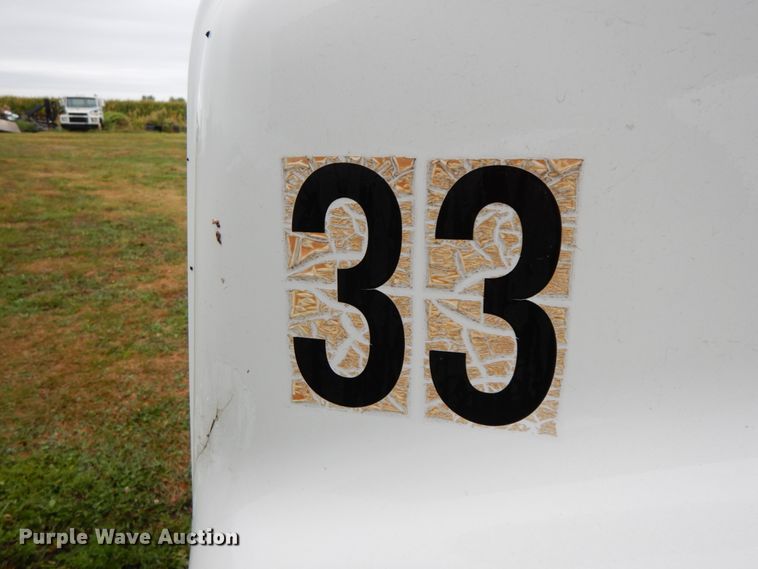 image for item HJ9587 2001 International 4700  box truck