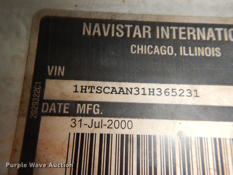 image for item HJ9587 2001 International 4700  box truck