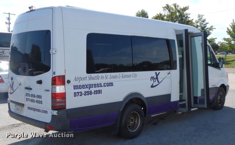 image for item HJ9619 2007 Dodge Sprinter 3500  shuttle bus