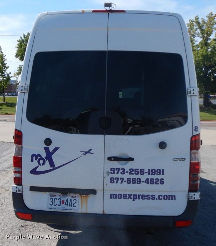image for item HJ9619 2007 Dodge Sprinter 3500  shuttle bus