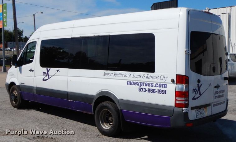 image for item HJ9619 2007 Dodge Sprinter 3500  shuttle bus