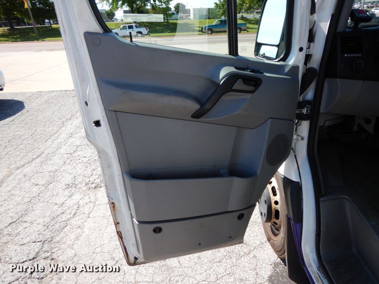 image for item HJ9619 2007 Dodge Sprinter 3500  shuttle bus