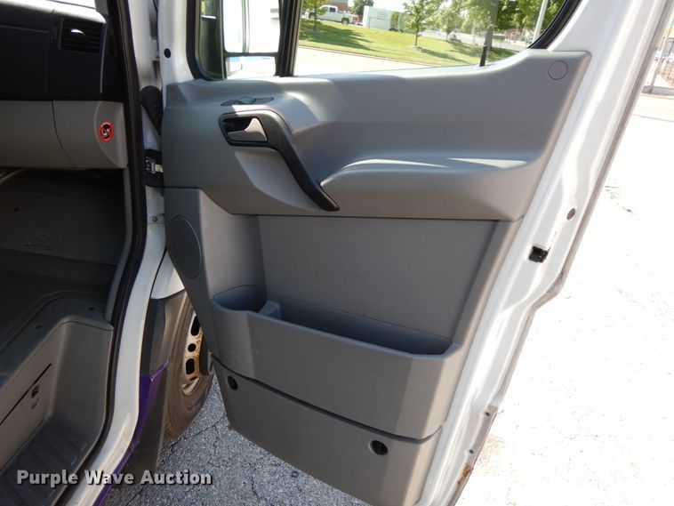 image for item HJ9619 2007 Dodge Sprinter 3500  shuttle bus