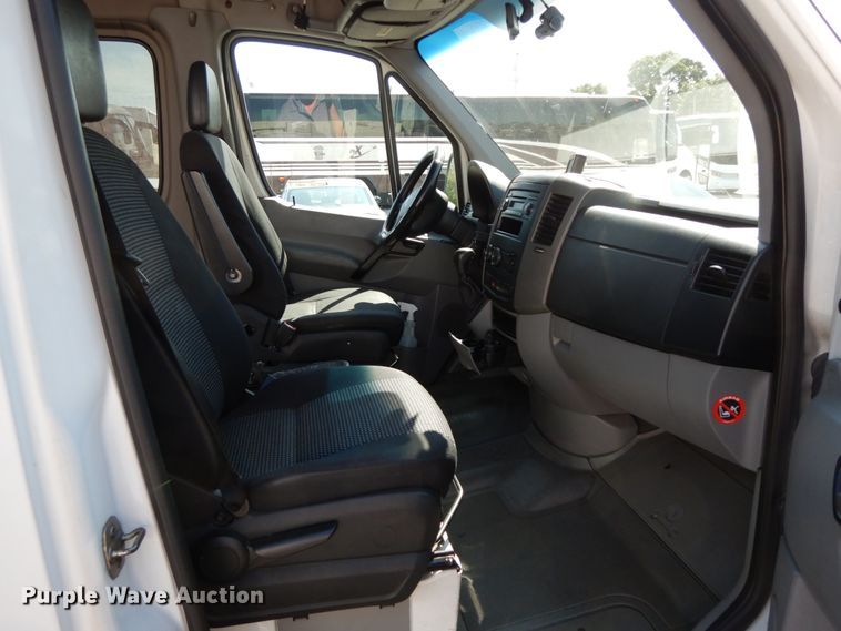 image for item HJ9619 2007 Dodge Sprinter 3500  shuttle bus