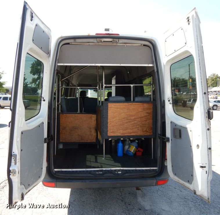 image for item HJ9619 2007 Dodge Sprinter 3500  shuttle bus
