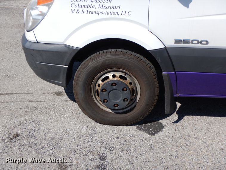 image for item HJ9619 2007 Dodge Sprinter 3500  shuttle bus