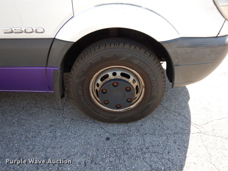 image for item HJ9619 2007 Dodge Sprinter 3500  shuttle bus