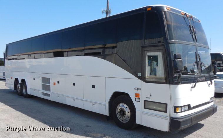 image for item HJ9622 2000 Prevost H3-45  coach bus