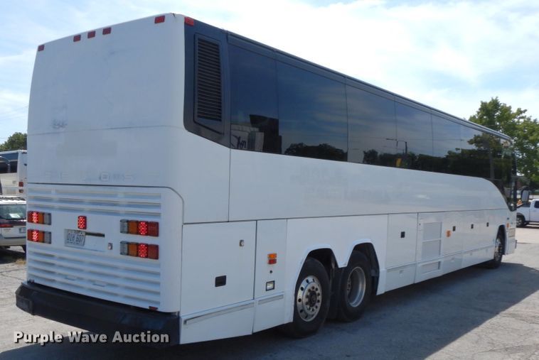 image for item HJ9622 2000 Prevost H3-45  coach bus