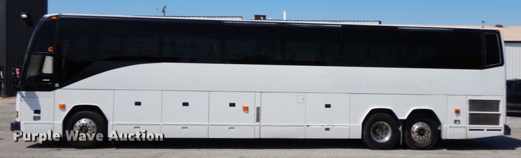 image for item HJ9622 2000 Prevost H3-45  coach bus