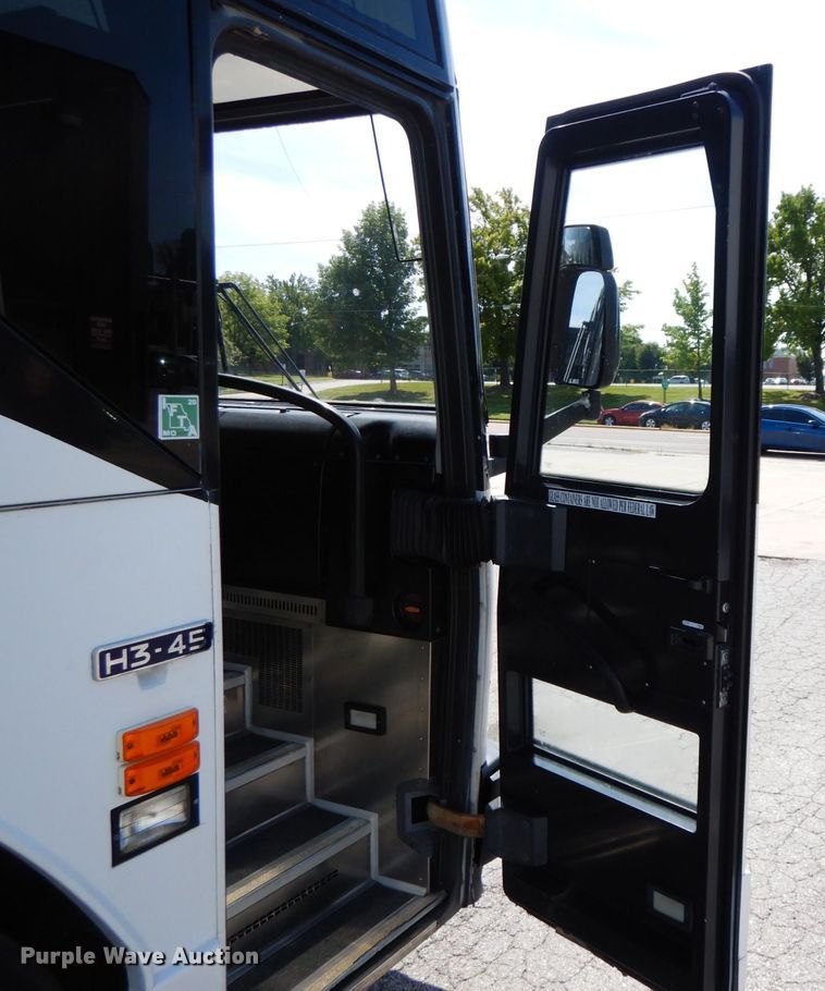 image for item HJ9622 2000 Prevost H3-45  coach bus