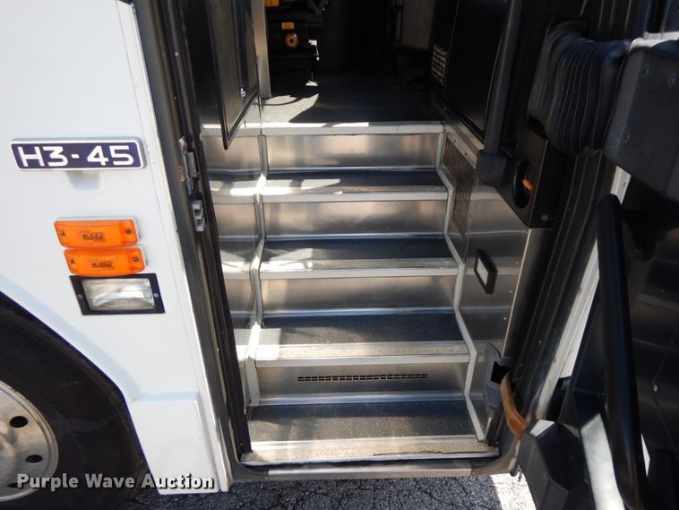 image for item HJ9622 2000 Prevost H3-45  coach bus