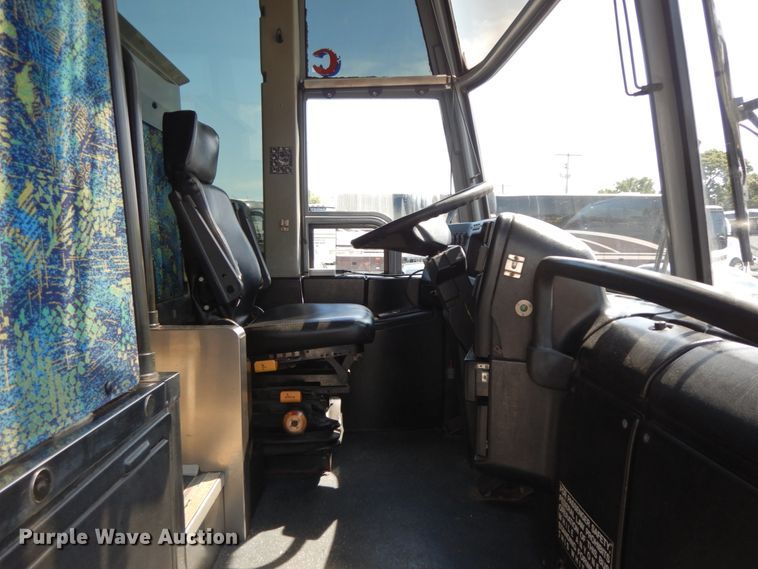 image for item HJ9622 2000 Prevost H3-45  coach bus