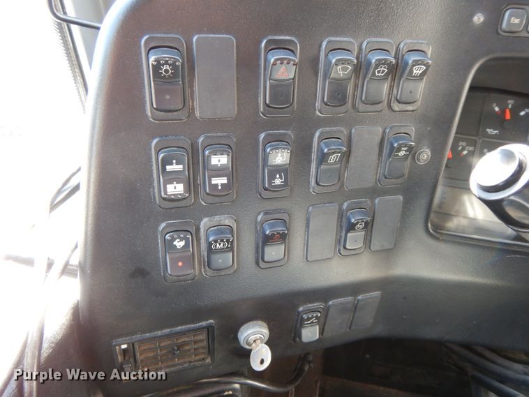 image for item HJ9622 2000 Prevost H3-45  coach bus