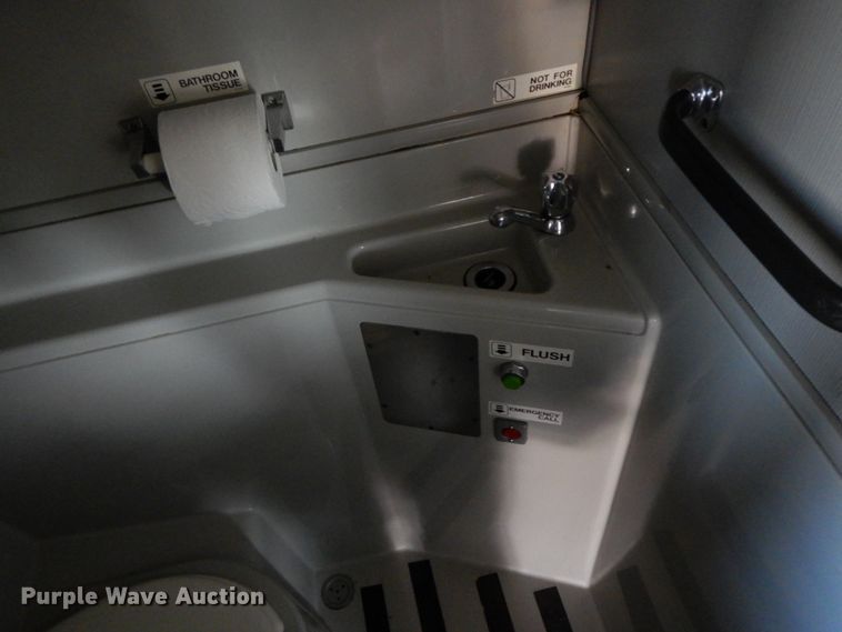 image for item HJ9622 2000 Prevost H3-45  coach bus