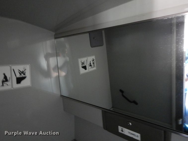 image for item HJ9622 2000 Prevost H3-45  coach bus