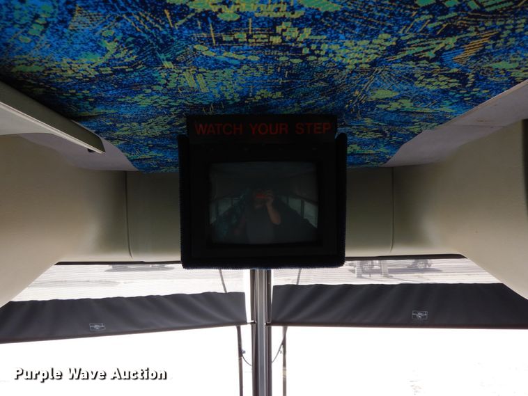 image for item HJ9622 2000 Prevost H3-45  coach bus