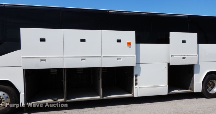 image for item HJ9622 2000 Prevost H3-45  coach bus