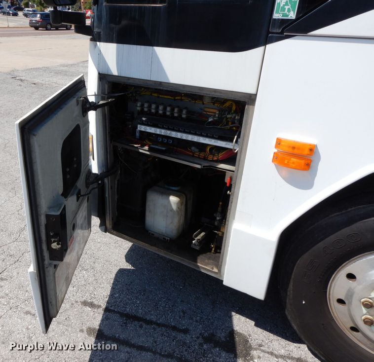 image for item HJ9622 2000 Prevost H3-45  coach bus