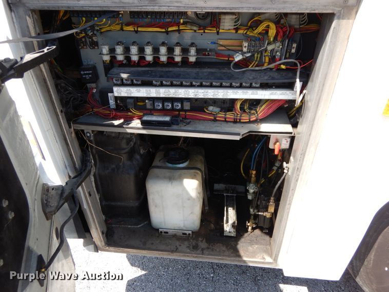 image for item HJ9622 2000 Prevost H3-45  coach bus