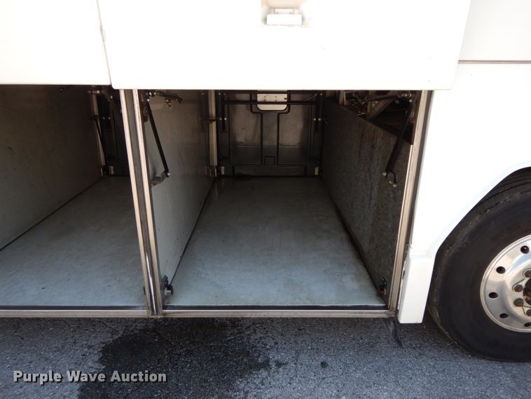 image for item HJ9622 2000 Prevost H3-45  coach bus