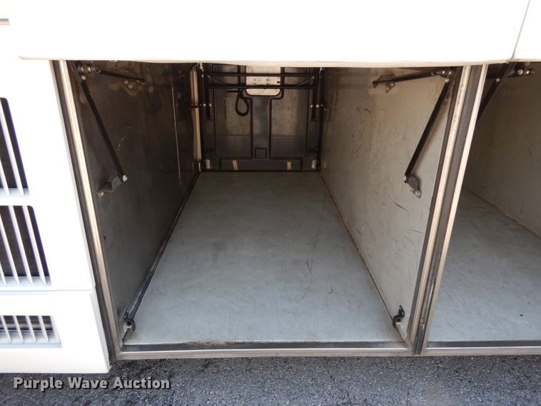 image for item HJ9622 2000 Prevost H3-45  coach bus