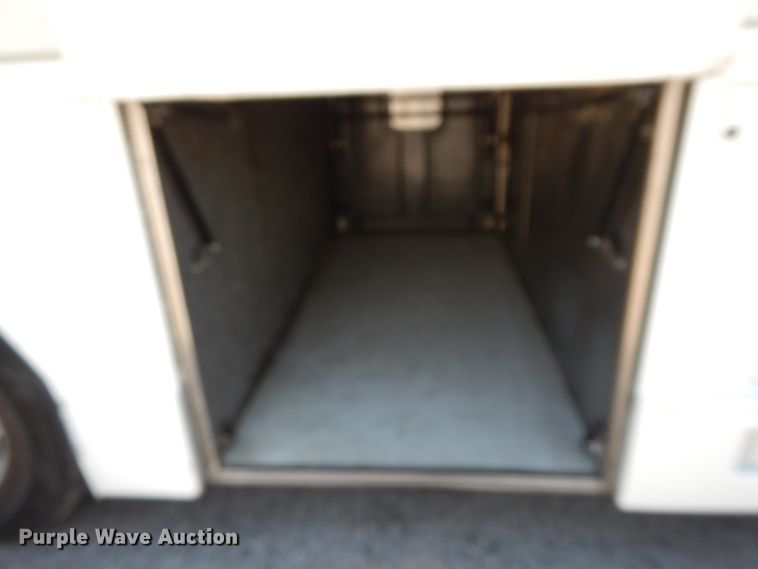 image for item HJ9622 2000 Prevost H3-45  coach bus