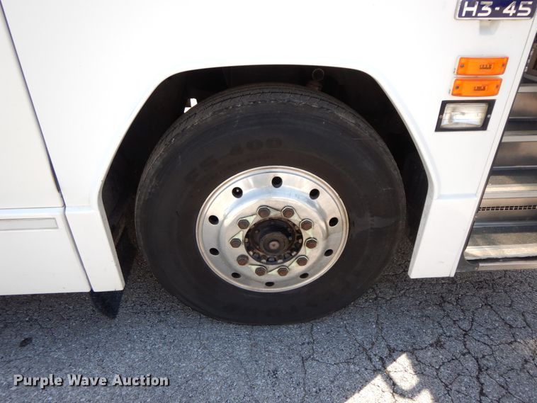 image for item HJ9622 2000 Prevost H3-45  coach bus