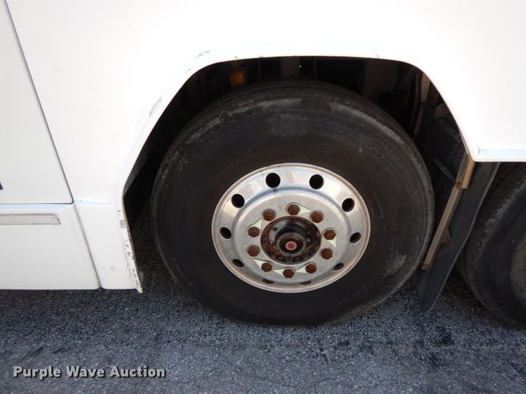 image for item HJ9622 2000 Prevost H3-45  coach bus