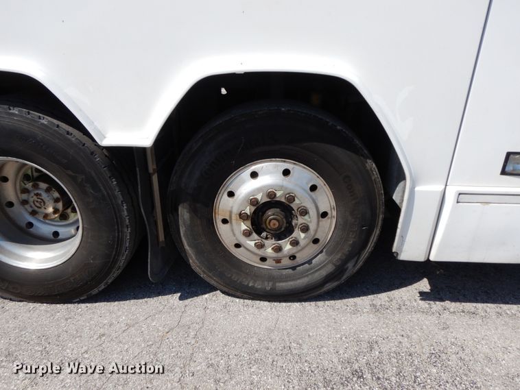 image for item HJ9622 2000 Prevost H3-45  coach bus