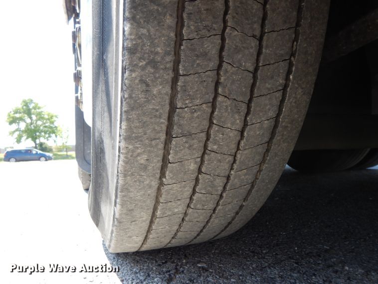 image for item HJ9622 2000 Prevost H3-45  coach bus