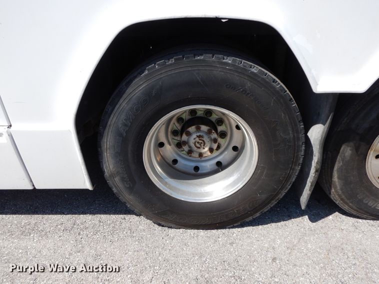 image for item HJ9622 2000 Prevost H3-45  coach bus