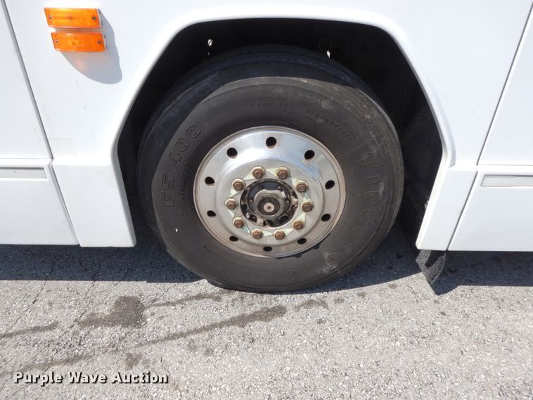 image for item HJ9622 2000 Prevost H3-45  coach bus