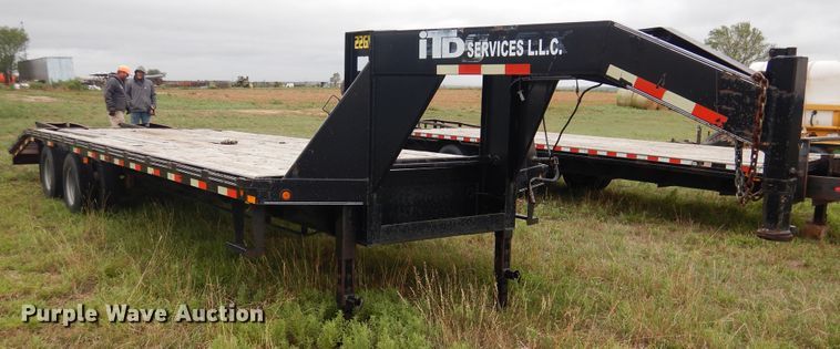 image for item HO9913 2002 Big Tex 22GN-24 equipment trailer