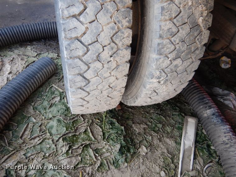 image for item HP9806 2005 Ford F450 Super Duty  flatbed truck