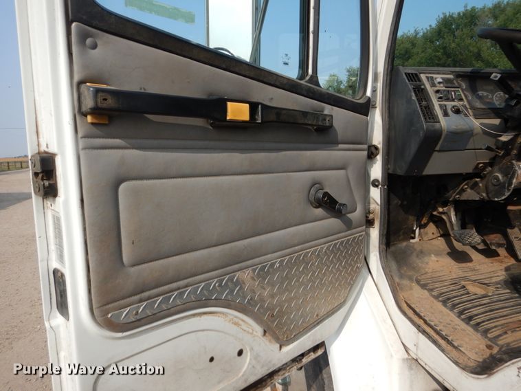 image for item HP9874 2002 Freightliner FL80  box truck