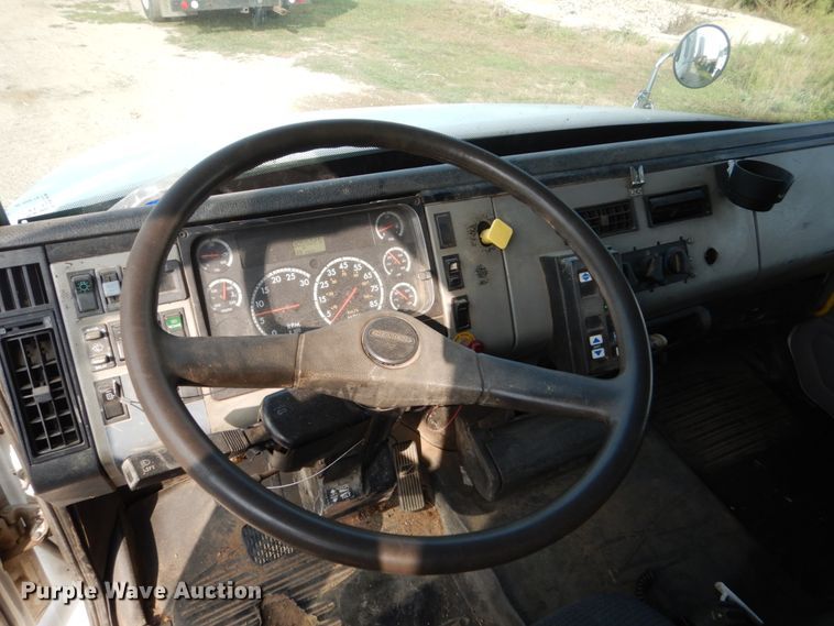 image for item HP9874 2002 Freightliner FL80  box truck