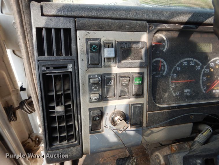 image for item HP9874 2002 Freightliner FL80  box truck