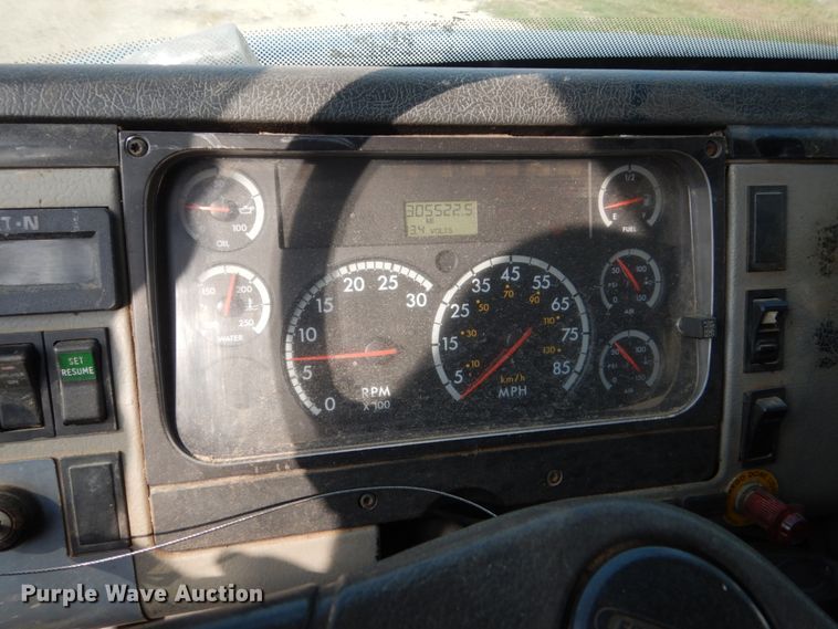 image for item HP9874 2002 Freightliner FL80  box truck