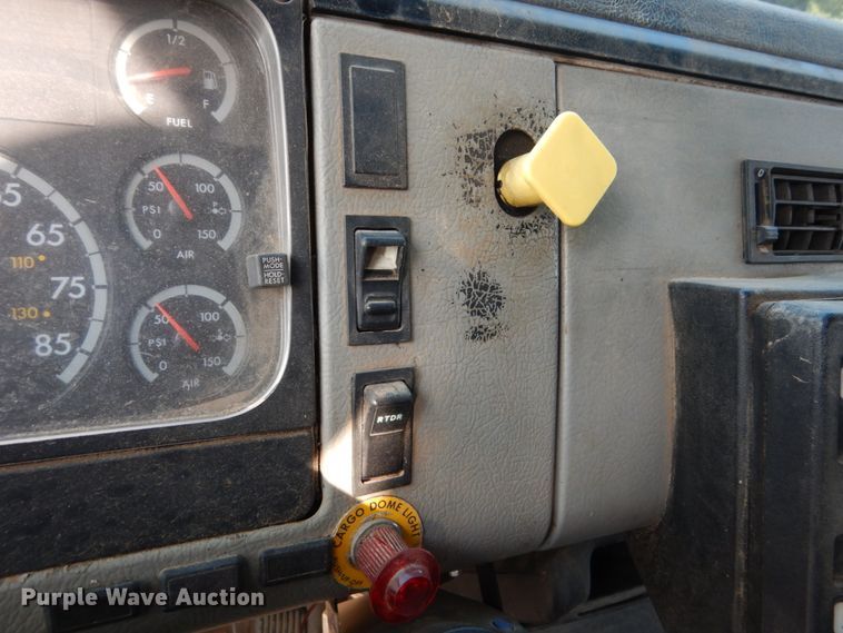 image for item HP9874 2002 Freightliner FL80  box truck