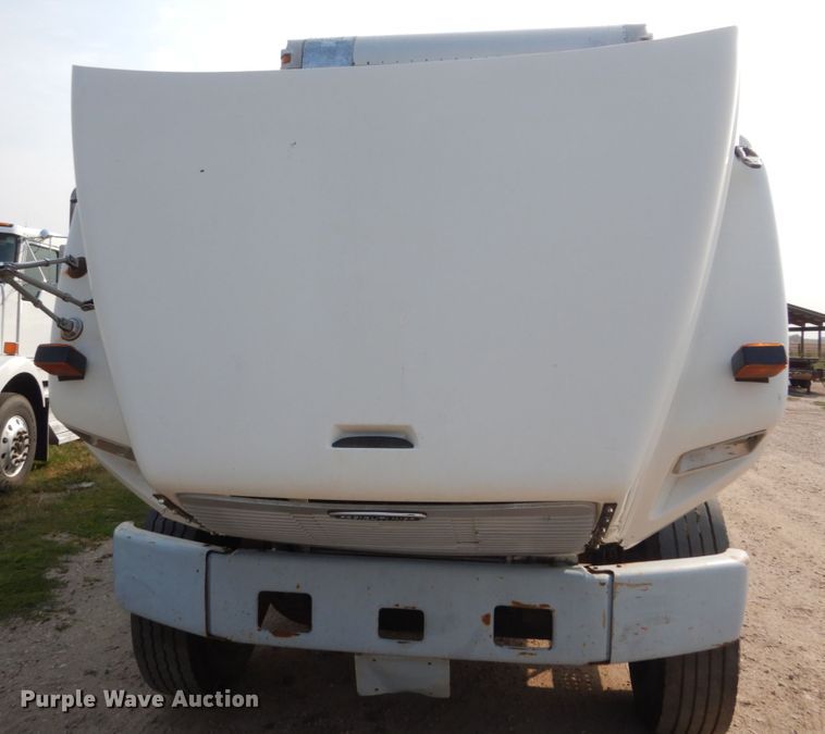 image for item HP9874 2002 Freightliner FL80  box truck