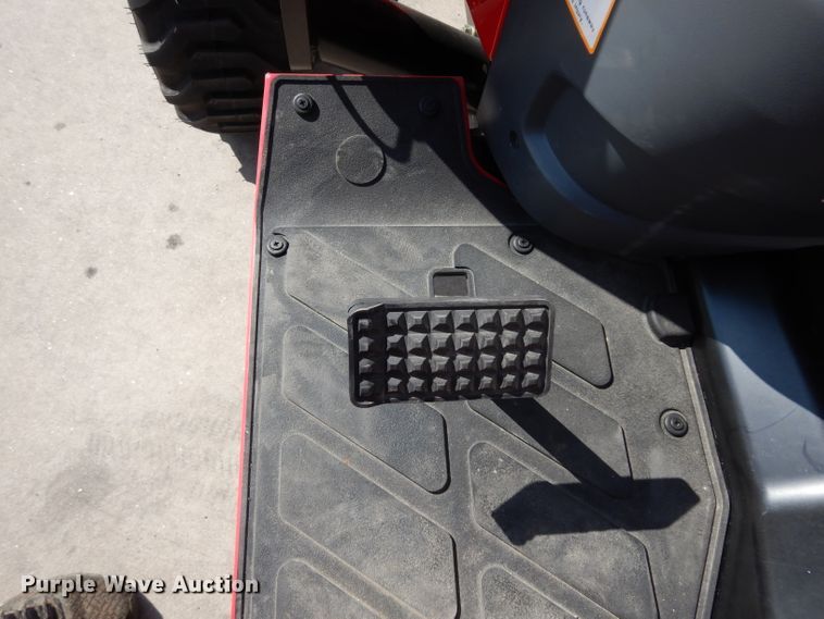 image for item HR9567 2016 Mahindra eMax 22L  MFWD tractor