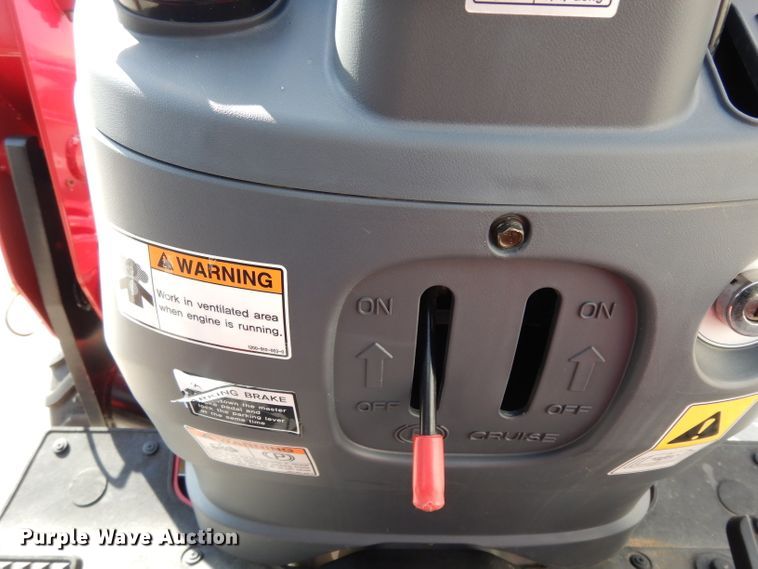 image for item HR9567 2016 Mahindra eMax 22L  MFWD tractor