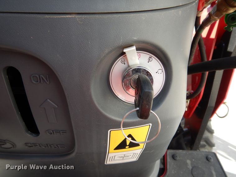 image for item HR9567 2016 Mahindra eMax 22L  MFWD tractor