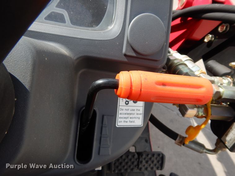 image for item HR9567 2016 Mahindra eMax 22L  MFWD tractor