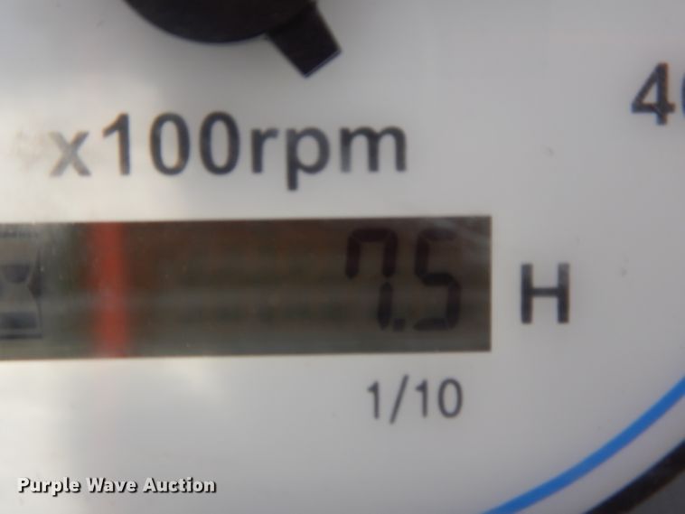 image for item HR9567 2016 Mahindra eMax 22L  MFWD tractor