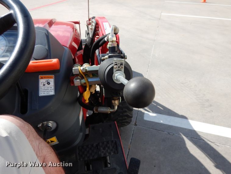 image for item HR9567 2016 Mahindra eMax 22L  MFWD tractor